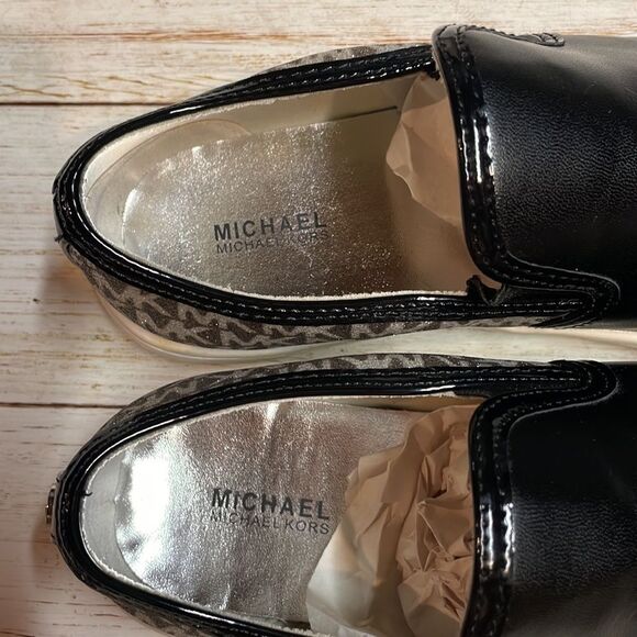 Michael Kors big girls slip on casual shoes. Black/silver. Size 4 - Picture 2 of 9